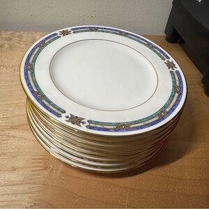 Set of 8 Noritake New Lineage Shelton 4739 Bone China Plates 6.5”
